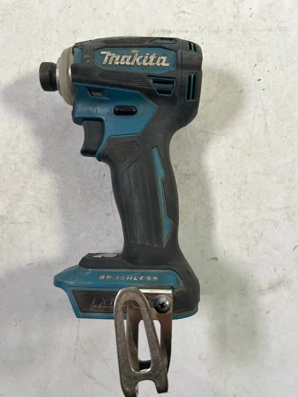 Makita DTD 172 Z Akku Schlagschrauber 18 V 180 Nm 1/4" Brushless Solo - Stark Gebraucht Neu