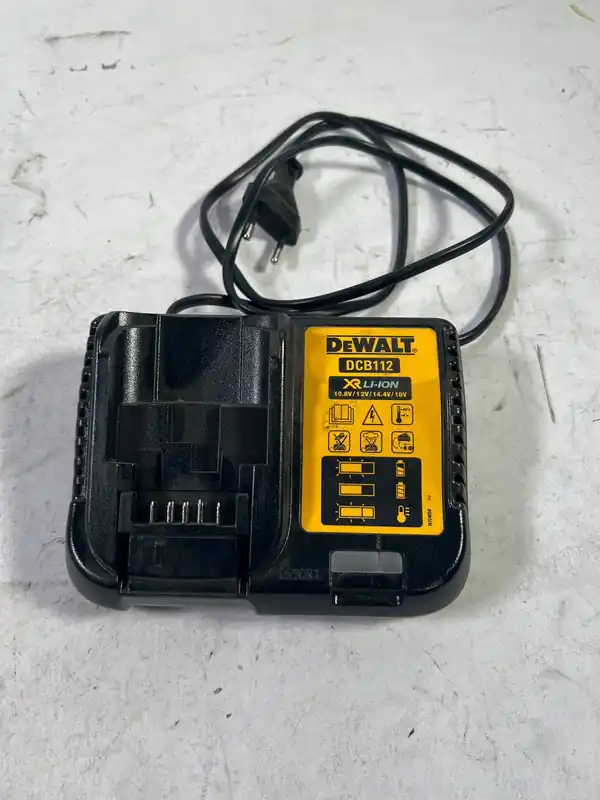 DeWalt DCB 112 XR Li-Ion Ladegerät für 10.8, 14.4 & 18 V Akkus - Gebraucht Beliebt