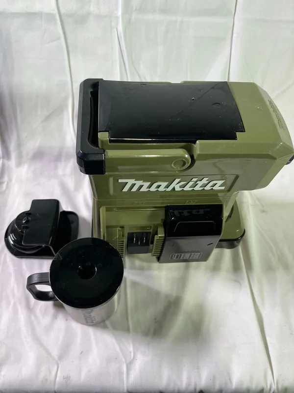 Knallerangebot Makita DCM 501 ZO Akku Kaffeemaschine 12 V max. / 18 V Olive - Outdoor Adventure Edition Solo - ohne Akku, ohne Ladegerät - Gebraucht