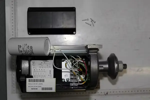 Knallerangebot Motor 220-240V 2700rpm P1 2200W P2 1600W Cb 40uF/360V